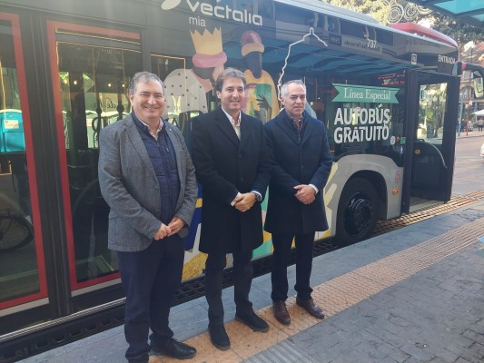 Alicante activa el autobús de la Navidad para recorrer el Centro hasta el 6 de enero