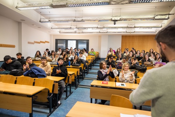 Estudiants de l'UJI desenvolupen plans de comunicació per a l'Associació de Parkinson 