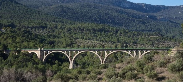 Promotores, alcaldes y empresarios concretarán el trazado para la propuesta de tren Alcoy-Alicante 