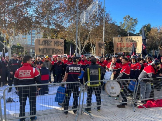 Los bomberos de la Región piden a López Miras que 