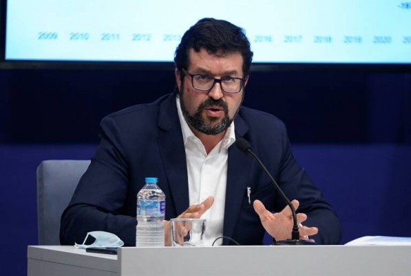 Trabajo no acepta la propuesta de CEOE de subir el SMI un 3% y aplaza la decisión al miércoles
