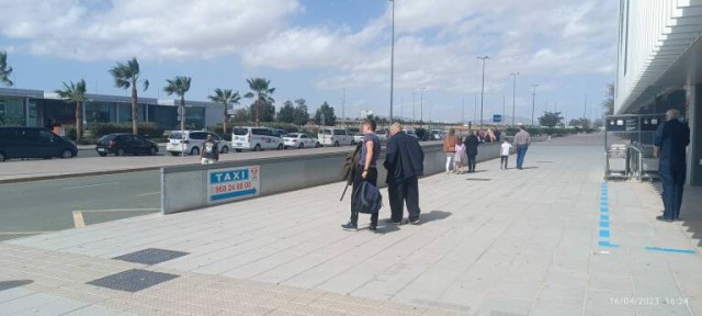 MC insta a crear un área conjunta de taxis para el aeropuerto de Corvera que incluya a toda la comarca de Cartagena