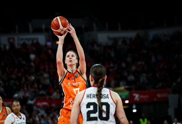 Valencia gana en Zaragoza y se asegura el acceso directo a la Final a Seis 