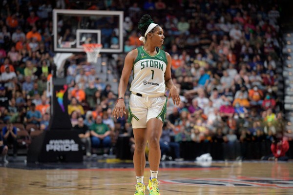 Reshanda Gray, pívot estadounidense de 31 años y 1,92, suple a Chelsea Nelson en el Hozono Jairis