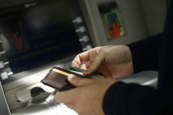 La Comunitat roza las 1.700 oficinas bancarias tras un ligero repunte en el tercer trimestre