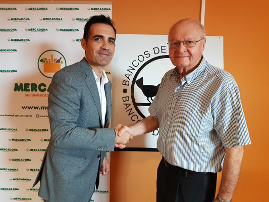 Mercadona entrega 5.600 litros de leche y 6.300 de aceite al Banco de Alimentos de Alicante
