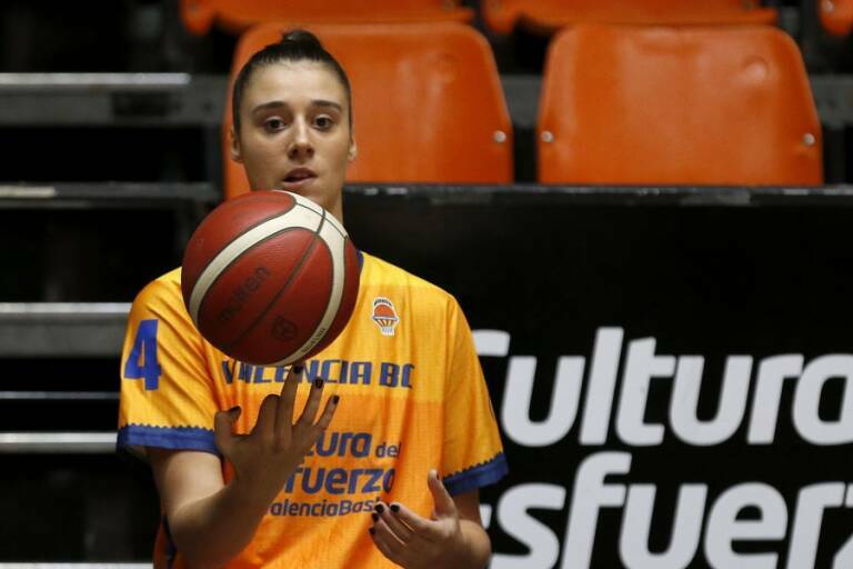 El Valencia espera que Raquel Carrera pueda volver en febrero tras un año lesionada
