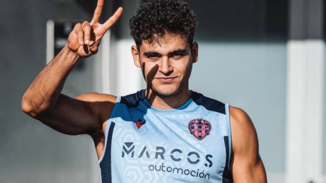Andrés García y la reconversión de un delantero a lateral que le lleva a la Premier
