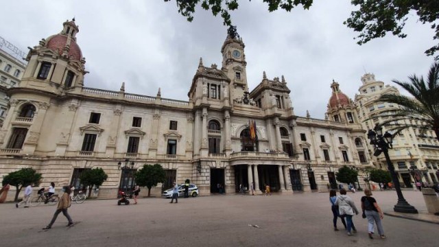 Los sindicatos exigen a Catalá que cumpla de forma 