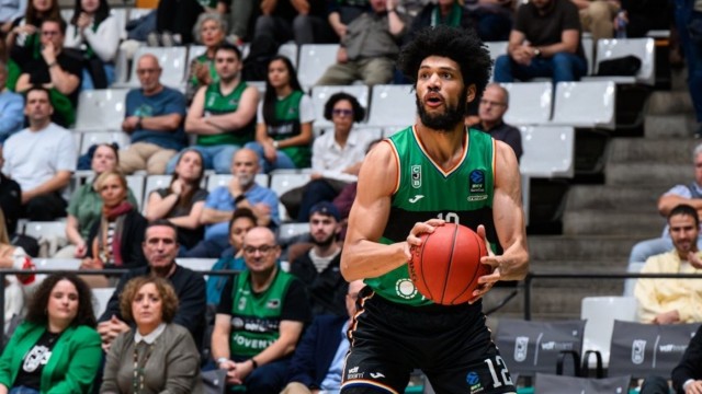 El ala pívot estadounidense Kaiser Gates llega al UCAM CB tras salir de Badalona