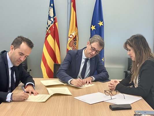 La Generalitat y Alberic acuerdan dar 26 viviendas a jóvenes, familias numerosas y mayores de 60 años