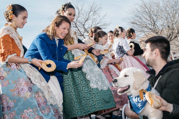 Cientos de castellonenses participan con sus mascotas en la procesión de San Antonio Abad de Castelló