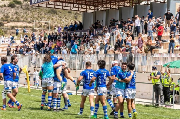 La Vila remonta y se lleva el duelo autonómico ante Les Abelles (29-34)
