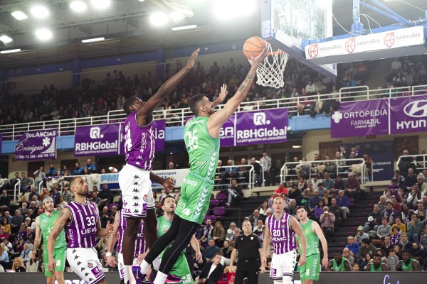 El Amics Castelló no puede con el Real Valladolid y cierra la primera vuelta con siete victorias