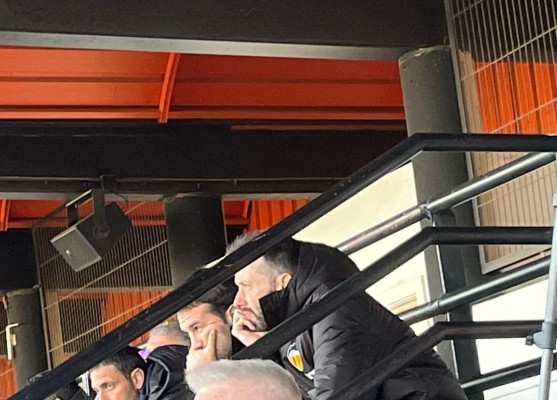 Carlos Corberán aprecia en el Puchades el partido del Mestalla