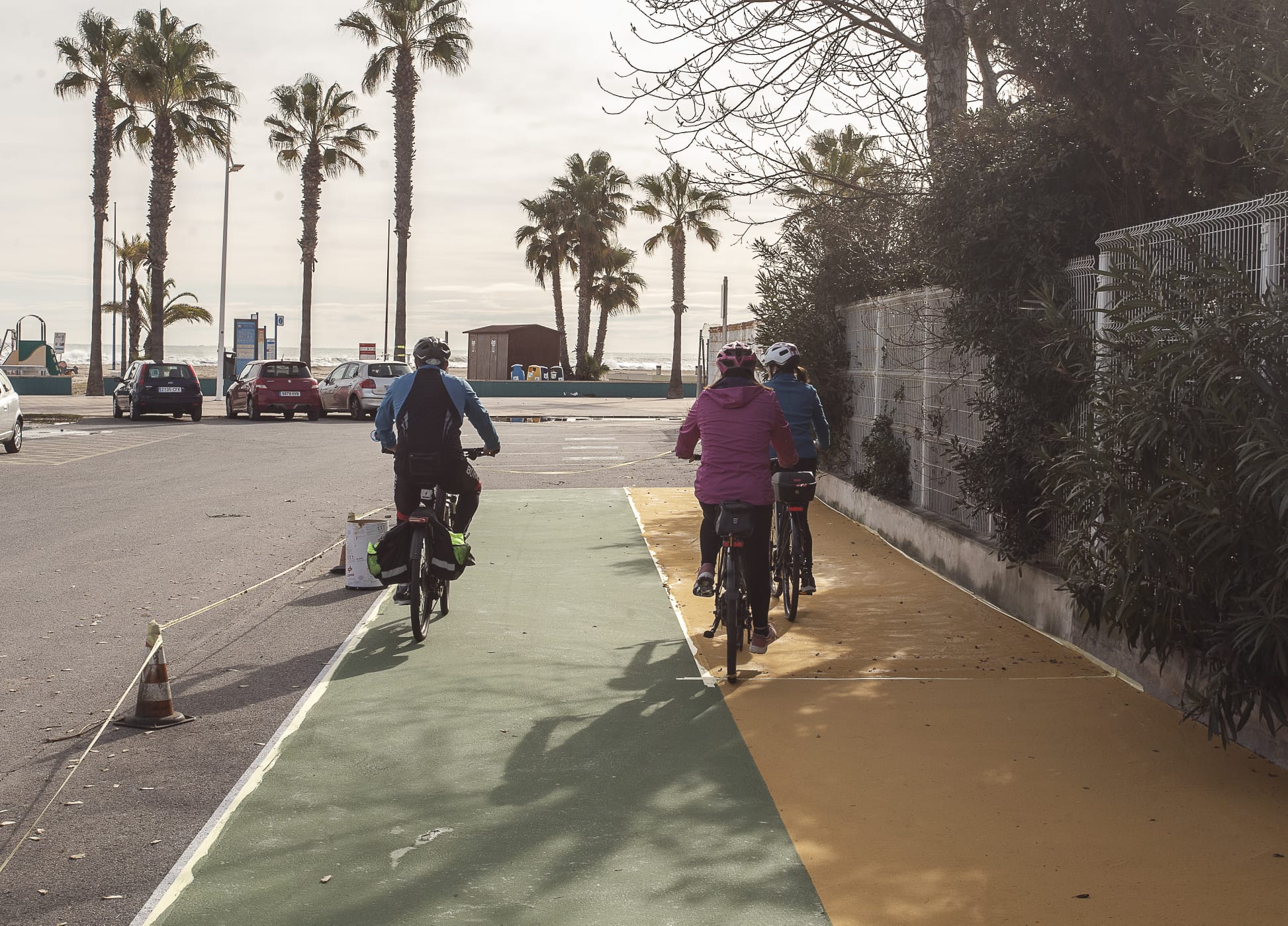 Burriana crea un nuevo carril ciclopeatonal en el principal acceso a la playa del Arenal

