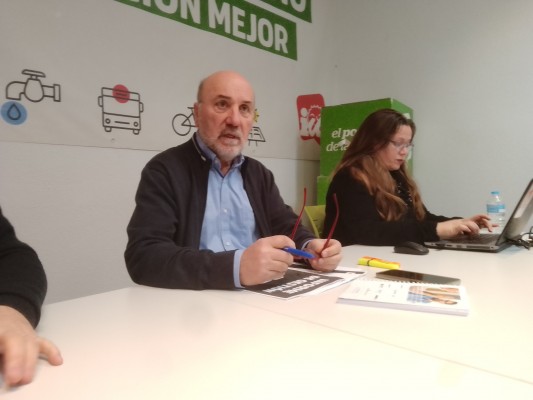 Álvarez-Castellanos renuncia a la reelección como líder de Izquierda Unida para centrarse como diputado