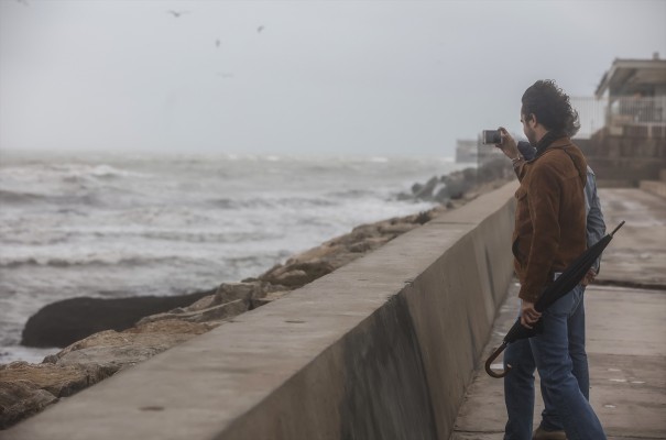 El temporal deja 160 l/m2 acumulados en puntos de Valencia y olas de siete metros de altura