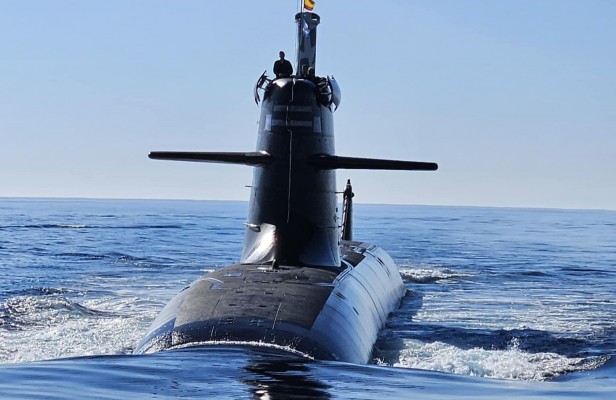 Indra revisará los sistemas electrónicos y electroópticos de los S-80, clave en operaciones submarinas

