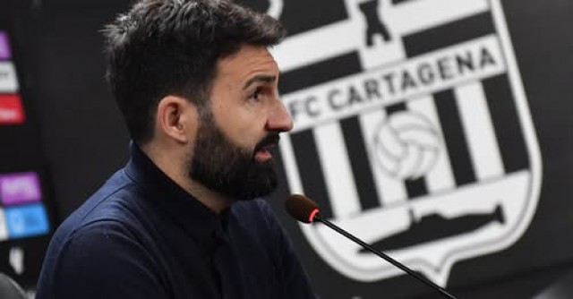 El Efesé recibe al Oviedo en el debut de Fernández Romo, quien no piensa en 