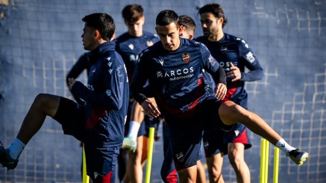 Algobia se incorpora al grupo tras superar una lesión en el sóleo
