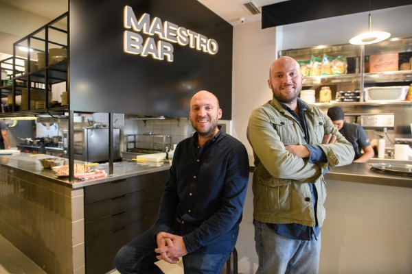Maestro, el nuevo bar de L’Eixample que quiere ser normal pero tiene destellos extraordinarios 