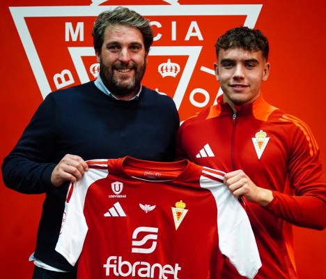 El Murcia logra del Espanyol la cesión del lateral izquierdo Ian Forns