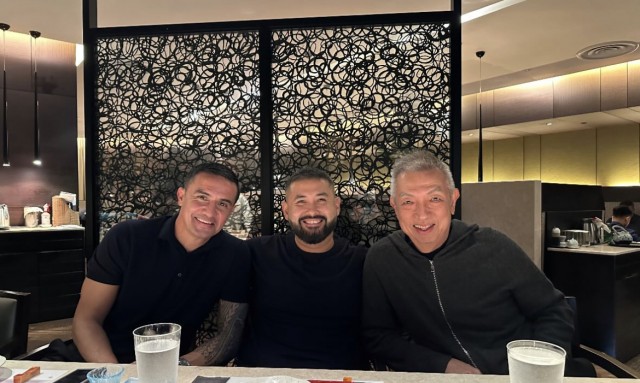 Peter Lim vuelve a reaparecer en redes junto al Príncipe de Johor