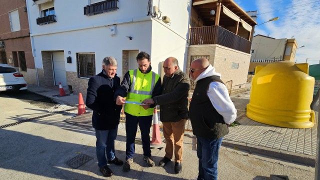 La Concejalía de Infraestructuras de Orihuela repone la red de agua potable en La Campaneta