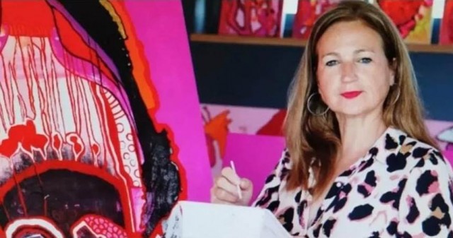 La pintora Charlotte Seuntjens expone sus 'cuadros musicales' en el espacio creativo 'Lugareñas' de Cartagena

