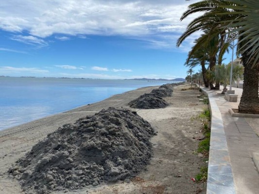 Litoral invertirá 100.000 euros en el remangado de arenas de las playas cartageneras