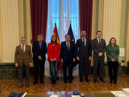 El Consell y el Gobierno cooperarán para exigir que el reglamento europeo de pesca aumente los días para faenar