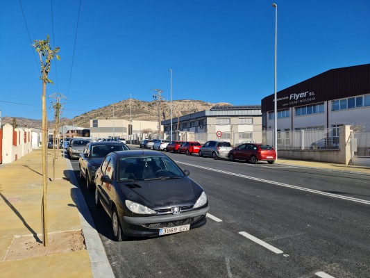 Elda finaliza las obras de la calle Alemania para mejorar las aceras, alumbrado, viales y zonas verdes