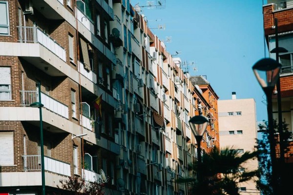 
Vecinos y bancos adeudan 184 millones de euros a las comunidades de propietarios en la Comunitat
