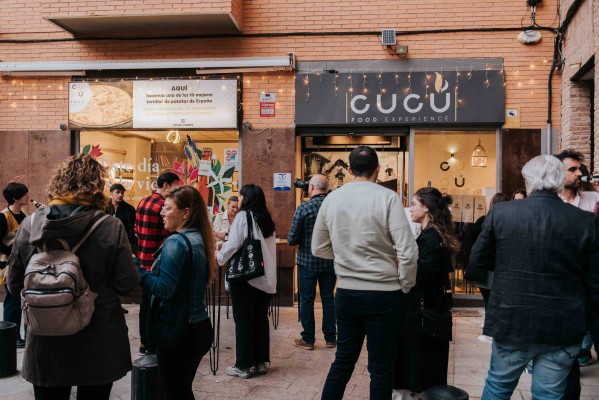 Cervezas Alhambra presenta una experiencia gastronómica única con las Numeradas Serie Andalucía como protagonistas

