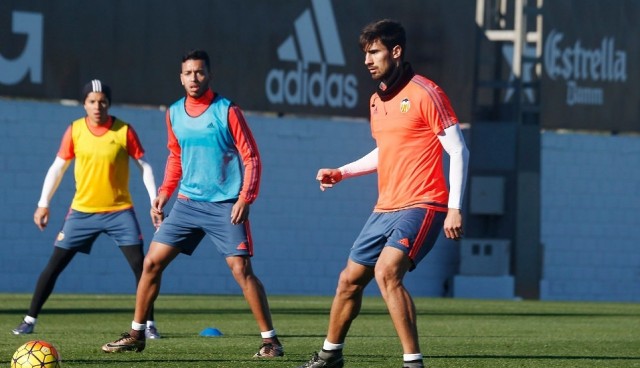 La lesión de André trastoca los planes de Neville