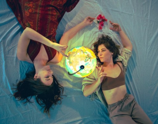 Colectivo Soberanas analiza en Teatro Círculo las complejidades de viajar sola siendo mujer