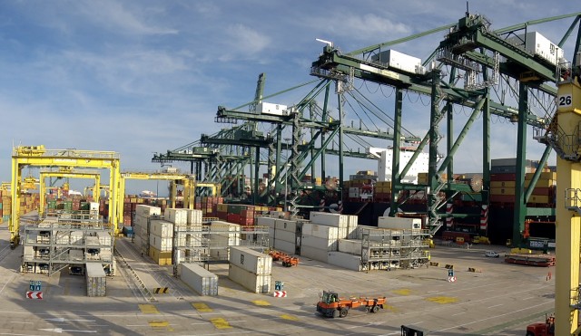 El transporte marítimo navega entre los aranceles, con caídas en el precio de los flete