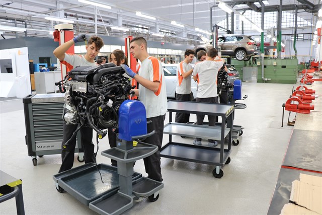 La Escuela de Aprendices de Seat cumple 60 años