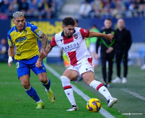 El Levante UD no gana dos partidos seguidos fuera desde septiembre de 2023
