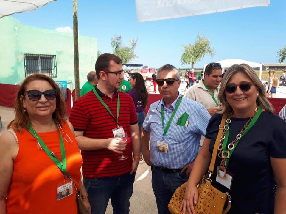 Marcela Tomás, de naranja, con la diputada provincial Mamen Peris.  - 