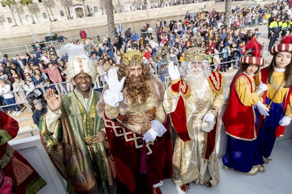 Todas las imágenes de la cabalgata de Reyes Magos en Cartagena (Fotos: AYTO. CARTAGENA)