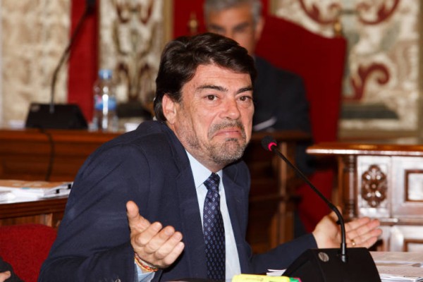 La oposición de Alicante 'tumba' la ordenanza de clubes de cannabis con el silencio de PSPV y Compromís 