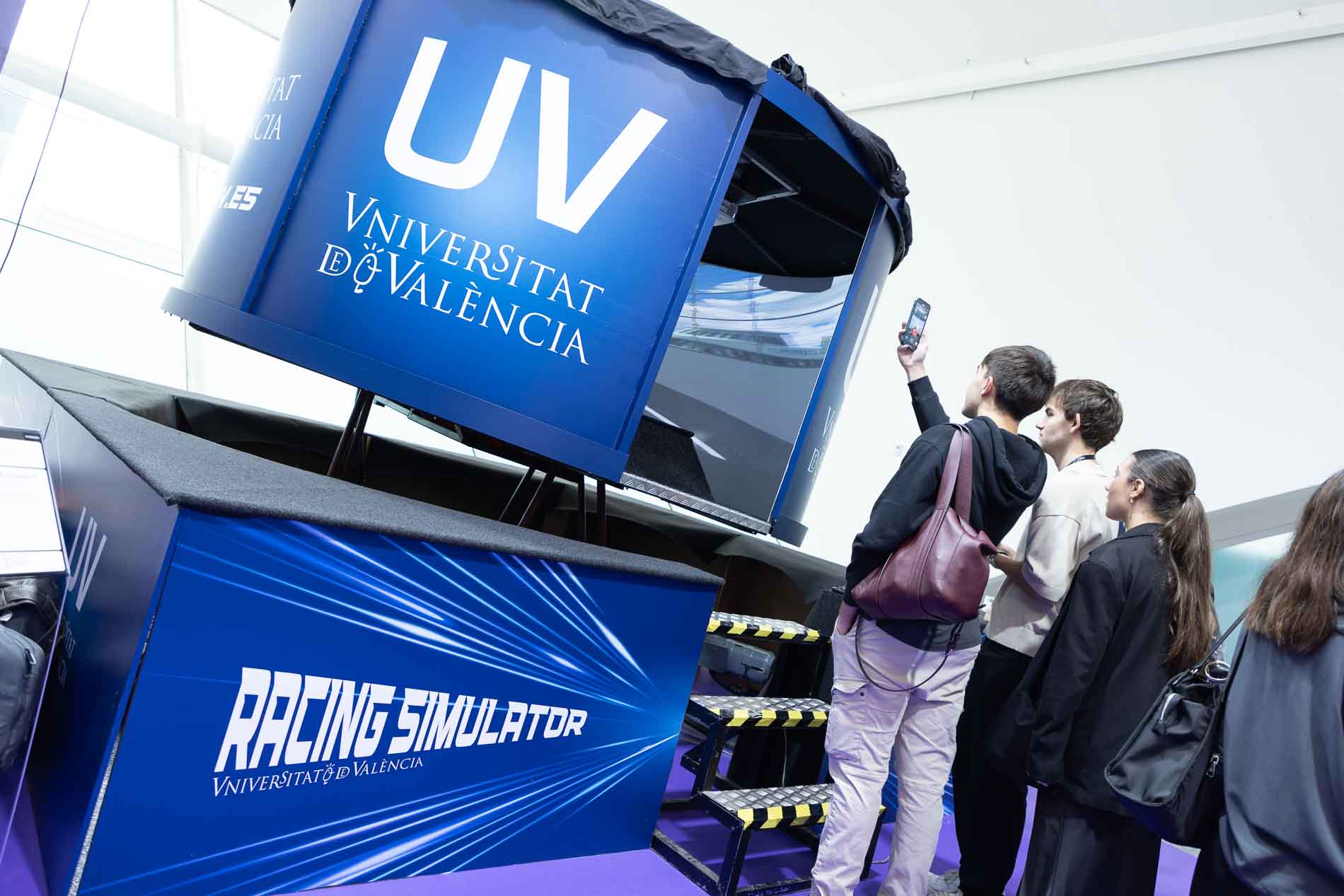 La Universitat de València presenta en el Valencia Digital Summit sus últimos avances y tendencias en I+D+i