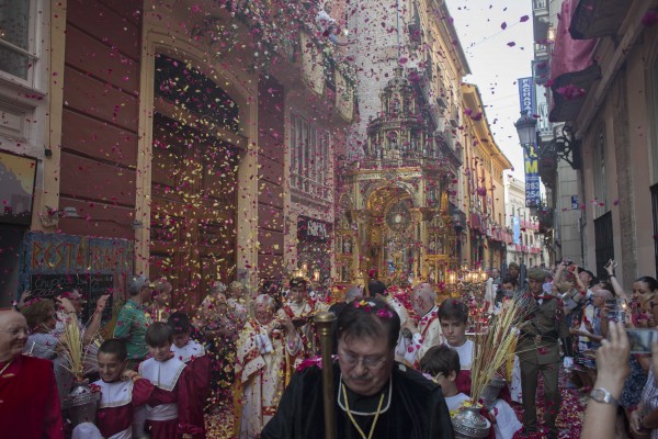 Cuando se pagaba 25 pesetas a borrachos para que salieran en la procesión del Corpus