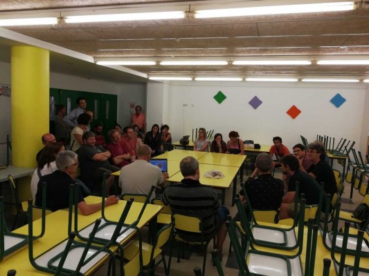 Los padres toman los colegios para evitar su cierre el 1-O