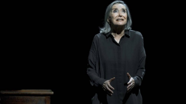 Núria Espert y Laia Marull se 'enganchan a las emociones' con su obra 'Incendios' en Castellón