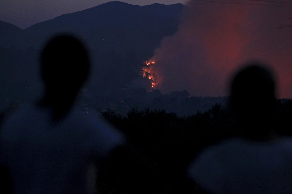 Incendio en Benasau (fotos Morell/EFE)