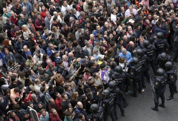 Los Mossos cierran 90 colegios hasta las 9.30 horas