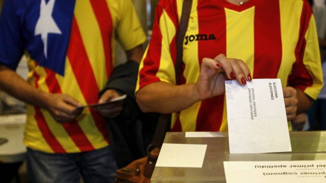 La Generalitat de Cataluña permite votar en cualquier colegio y sin sobre